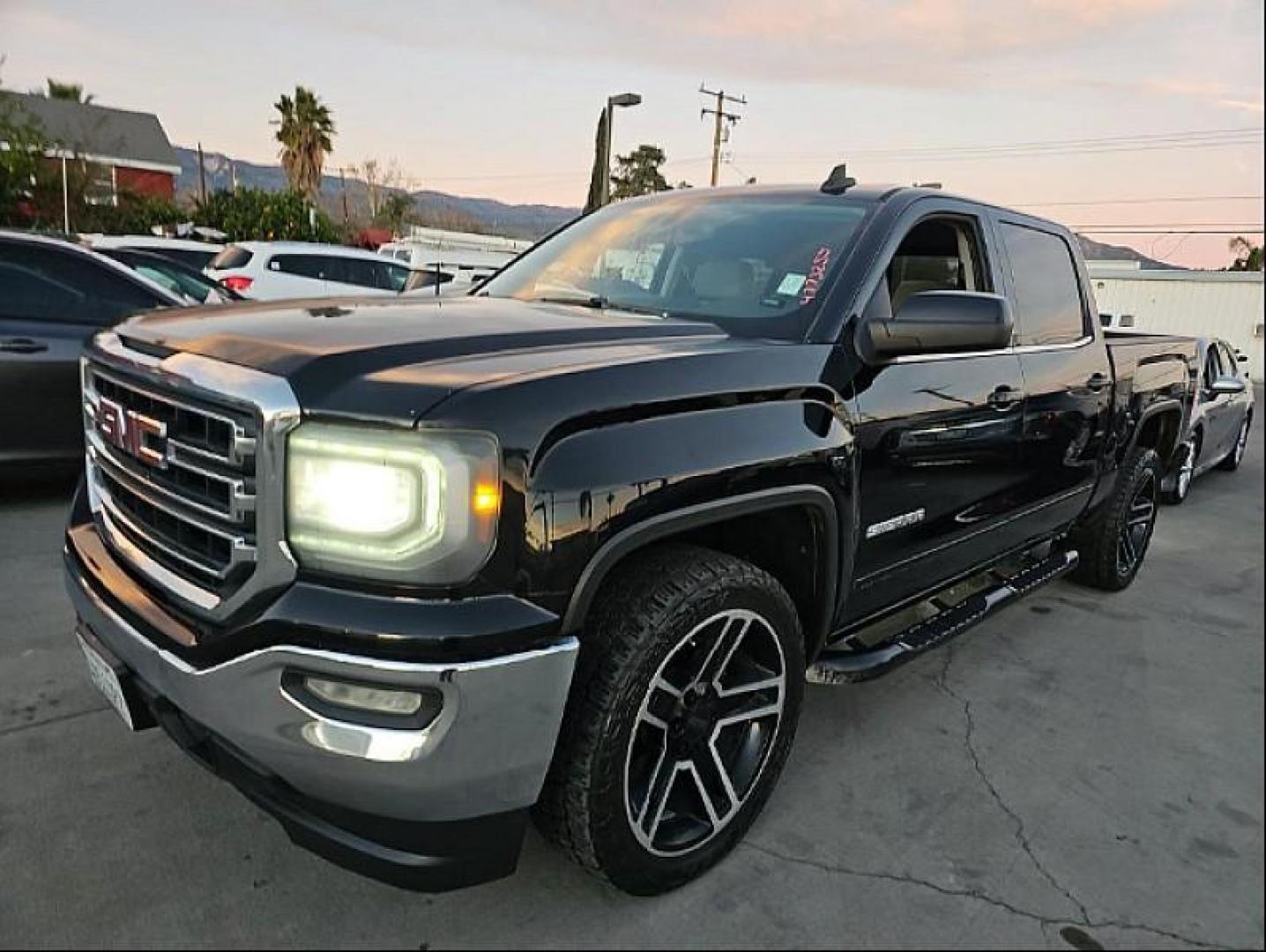 2018 BLACK GMC Sierra 1500 2WD (3GTP1MEC4JG) with an 8-Cyl 5.8 Liter engine, Automatic 6-Spd HD w/Overdrive transmission, located at 412 Auto Vista Drive, Palmdale, CA, 93551, (661) 945-0620, 34.592636, -118.136681 - Photo#6