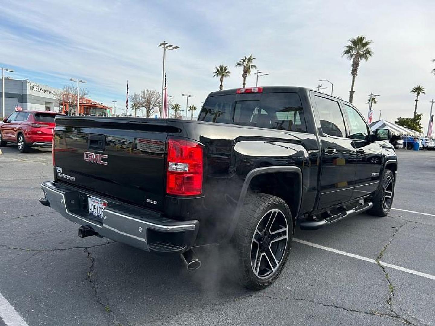 2018 BLACK GMC Sierra 1500 2WD (3GTP1MEC4JG) with an 8-Cyl 5.8 Liter engine, Automatic 6-Spd HD w/Overdrive transmission, located at 412 Auto Vista Drive, Palmdale, CA, 93551, (661) 945-0620, 34.592636, -118.136681 - Photo#7