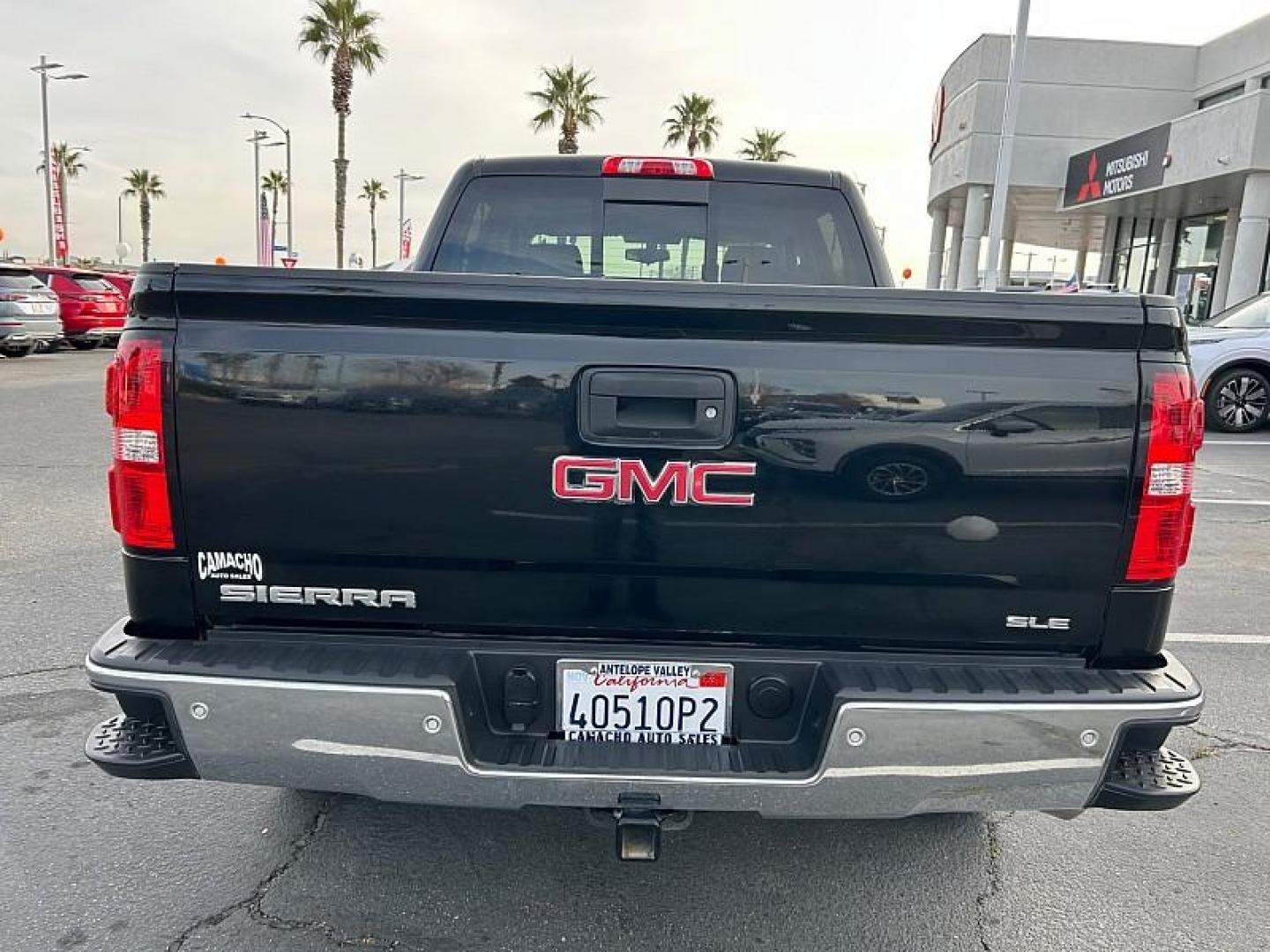 2018 BLACK GMC Sierra 1500 2WD (3GTP1MEC4JG) with an 8-Cyl 5.8 Liter engine, Automatic 6-Spd HD w/Overdrive transmission, located at 412 Auto Vista Drive, Palmdale, CA, 93551, (661) 945-0620, 34.592636, -118.136681 - Photo#8