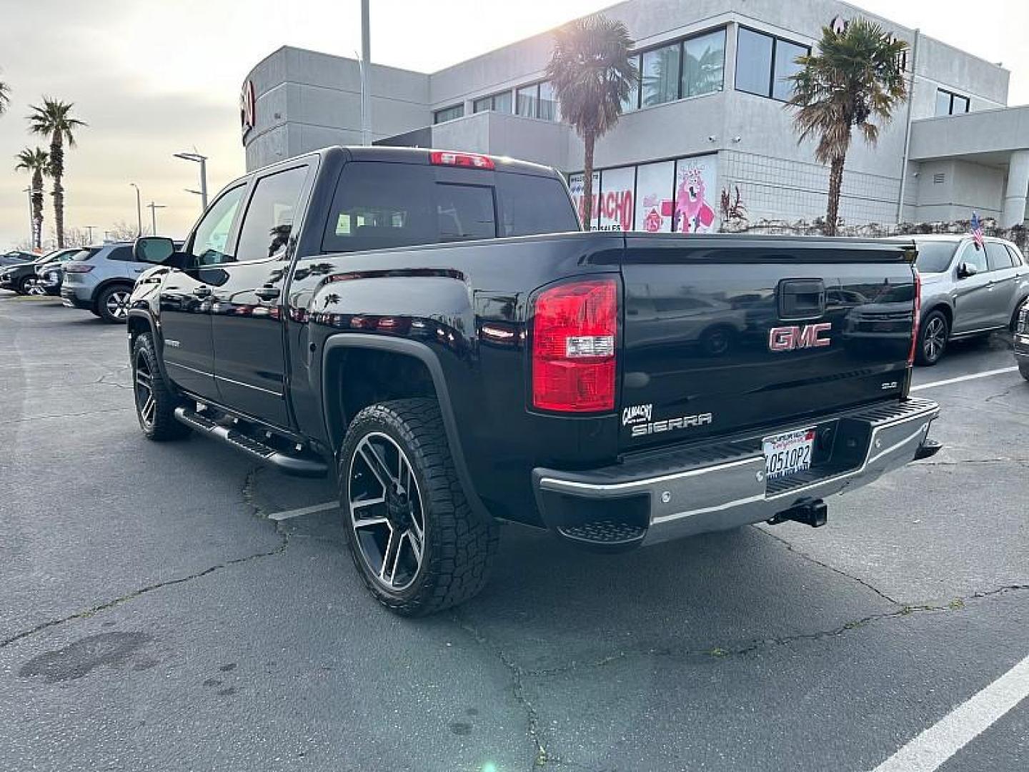 2018 BLACK GMC Sierra 1500 2WD (3GTP1MEC4JG) with an 8-Cyl 5.8 Liter engine, Automatic 6-Spd HD w/Overdrive transmission, located at 412 Auto Vista Drive, Palmdale, CA, 93551, (661) 945-0620, 34.592636, -118.136681 - Photo#9