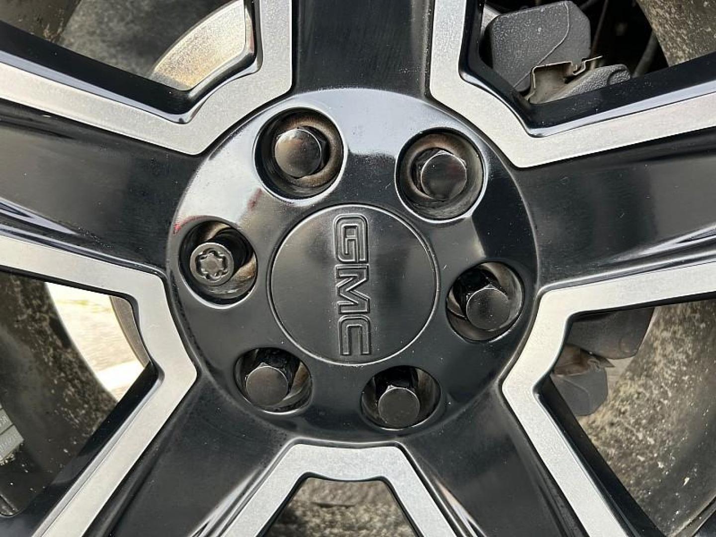 2018 BLACK GMC Sierra 1500 2WD (3GTP1MEC4JG) with an 8-Cyl 5.8 Liter engine, Automatic 6-Spd HD w/Overdrive transmission, located at 412 Auto Vista Drive, Palmdale, CA, 93551, (661) 945-0620, 34.592636, -118.136681 - Photo#12