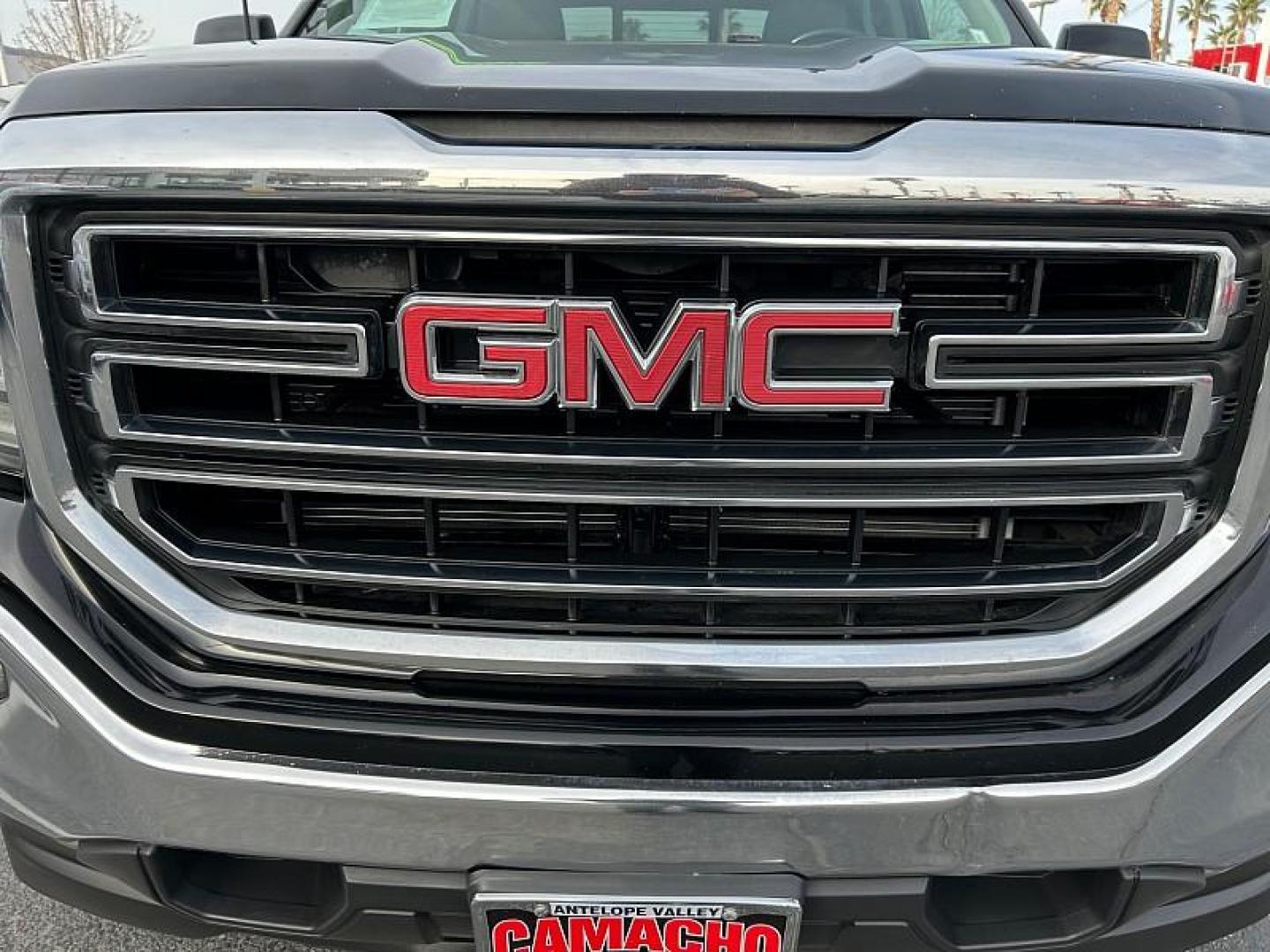2018 BLACK GMC Sierra 1500 2WD (3GTP1MEC4JG) with an 8-Cyl 5.8 Liter engine, Automatic 6-Spd HD w/Overdrive transmission, located at 412 Auto Vista Drive, Palmdale, CA, 93551, (661) 945-0620, 34.592636, -118.136681 - Photo#15