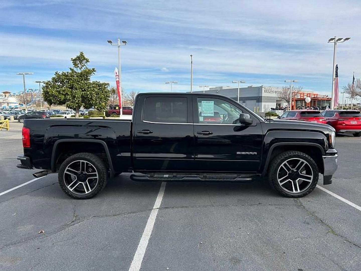 2018 BLACK GMC Sierra 1500 2WD (3GTP1MEC4JG) with an 8-Cyl 5.8 Liter engine, Automatic 6-Spd HD w/Overdrive transmission, located at 412 Auto Vista Drive, Palmdale, CA, 93551, (661) 945-0620, 34.592636, -118.136681 - Photo#16