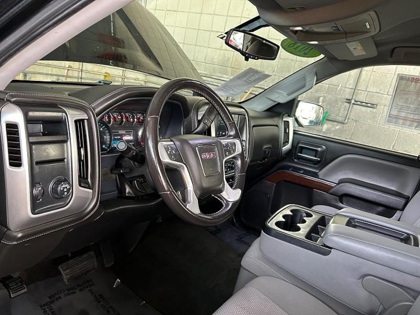 2018 BLACK GMC Sierra 1500 2WD (3GTP1MEC4JG) with an 8-Cyl 5.8 Liter engine, Automatic 6-Spd HD w/Overdrive transmission, located at 412 Auto Vista Drive, Palmdale, CA, 93551, (661) 945-0620, 34.592636, -118.136681 - Photo#23