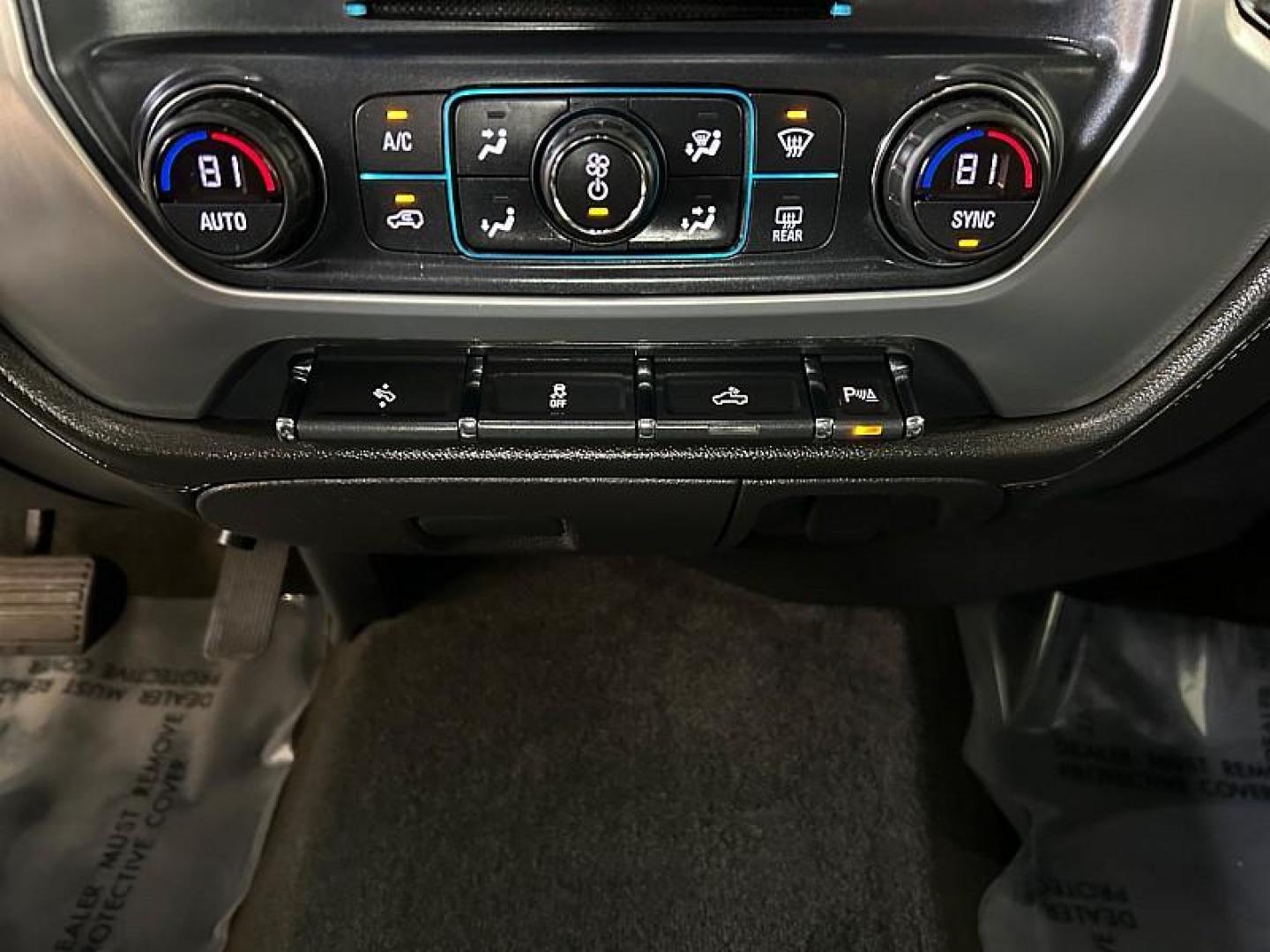 2018 BLACK GMC Sierra 1500 2WD (3GTP1MEC4JG) with an 8-Cyl 5.8 Liter engine, Automatic 6-Spd HD w/Overdrive transmission, located at 412 Auto Vista Drive, Palmdale, CA, 93551, (661) 945-0620, 34.592636, -118.136681 - Photo#25