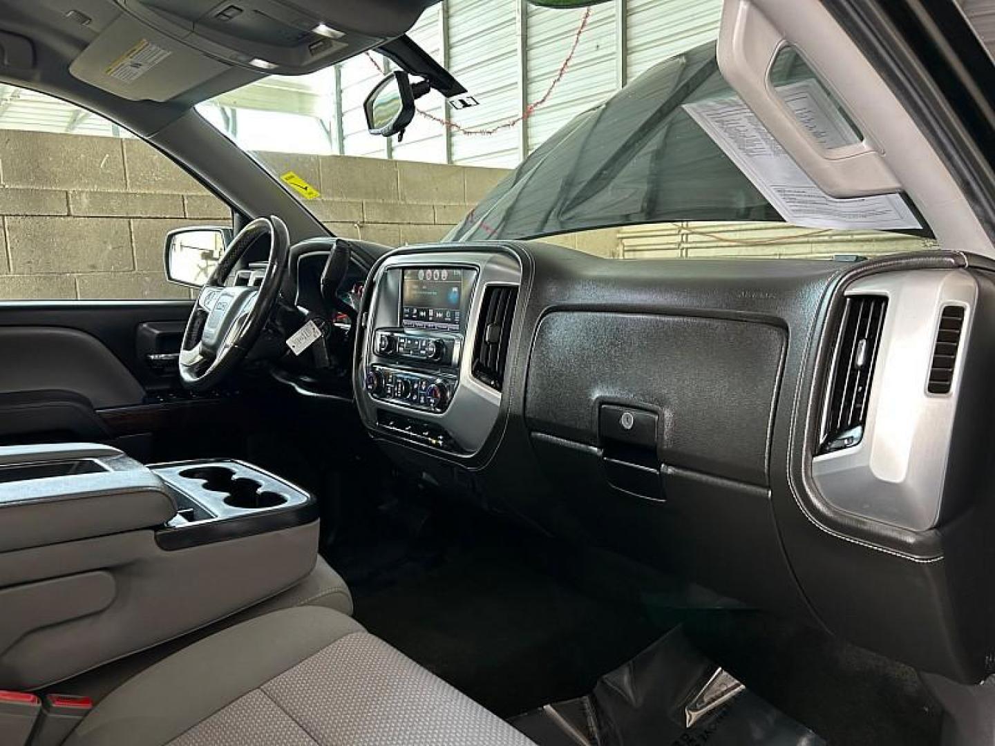 2018 BLACK GMC Sierra 1500 2WD (3GTP1MEC4JG) with an 8-Cyl 5.8 Liter engine, Automatic 6-Spd HD w/Overdrive transmission, located at 412 Auto Vista Drive, Palmdale, CA, 93551, (661) 945-0620, 34.592636, -118.136681 - Photo#29