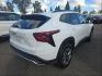 2025 WHITE Chevrolet Trax (KL77LHEP0SC) with an 3-Cyl Turbo 1.2 Liter engine, Automatic transmission, located at 412 Auto Vista Drive, Palmdale, CA, 93551, (661) 945-0620, 34.592636, -118.136681 - Photo#5
