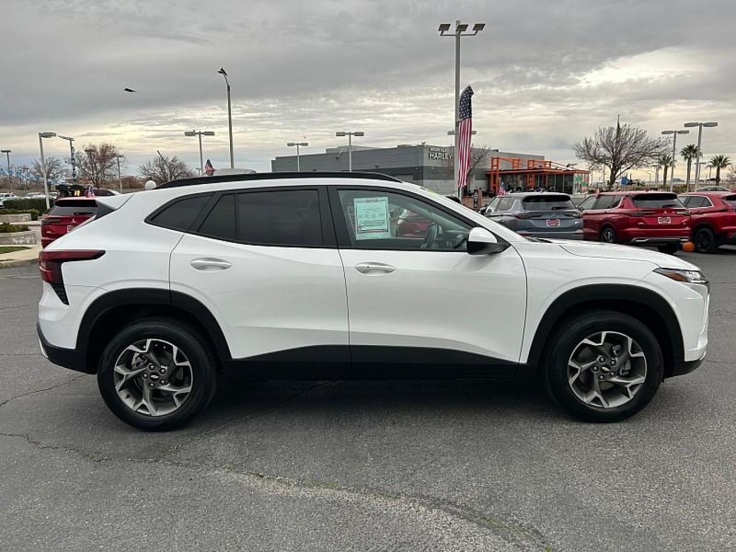 2025 WHITE Chevrolet Trax (KL77LHEP0SC) with an 3-Cyl Turbo 1.2 Liter engine, Automatic transmission, located at 412 Auto Vista Drive, Palmdale, CA, 93551, (661) 945-0620, 34.592636, -118.136681 - Photo#6