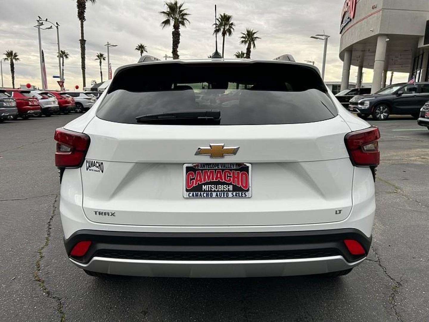2025 WHITE Chevrolet Trax (KL77LHEP0SC) with an 3-Cyl Turbo 1.2 Liter engine, Automatic transmission, located at 412 Auto Vista Drive, Palmdale, CA, 93551, (661) 945-0620, 34.592636, -118.136681 - Photo#10