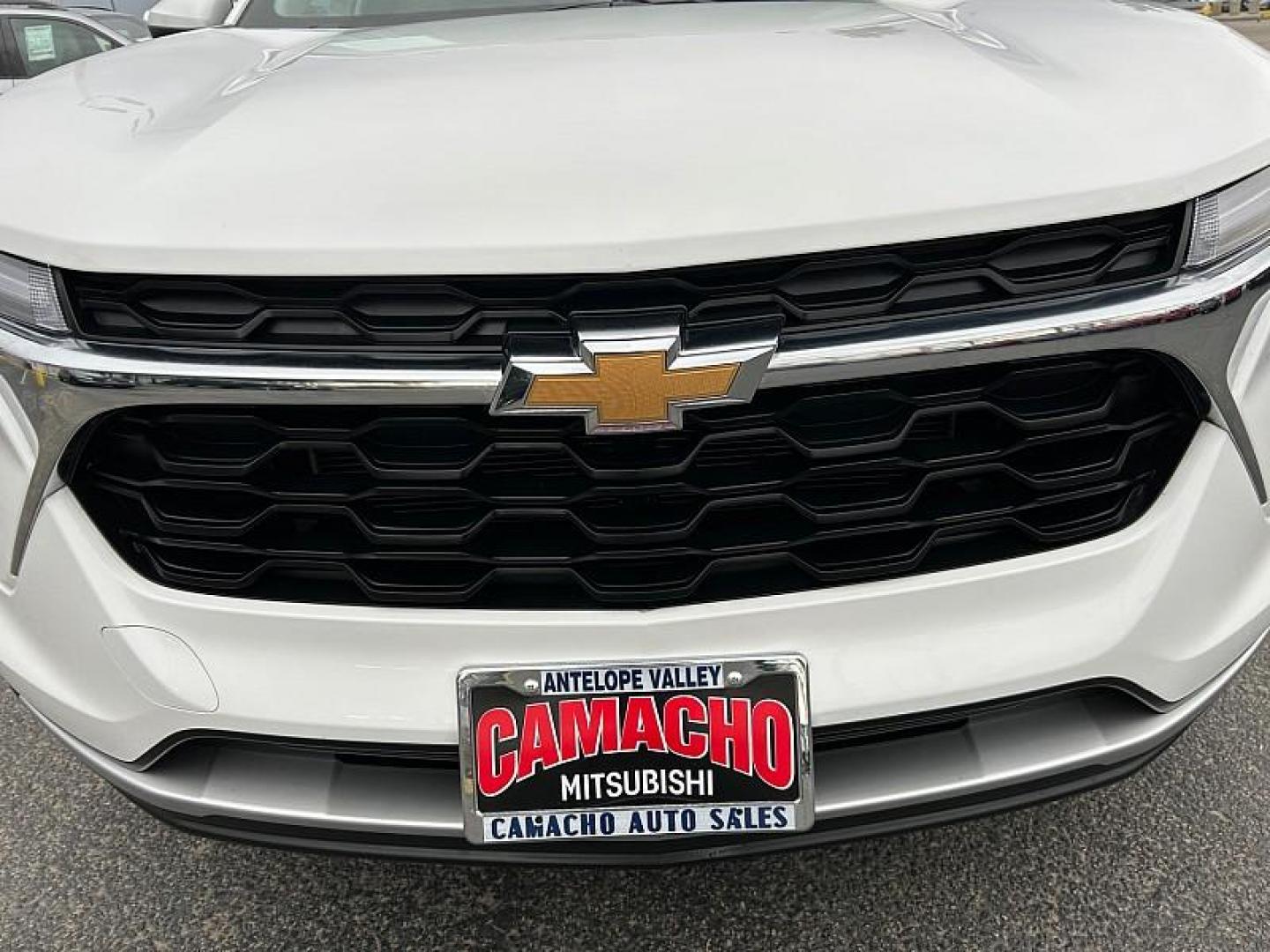 2025 WHITE Chevrolet Trax (KL77LHEP0SC) with an 3-Cyl Turbo 1.2 Liter engine, Automatic transmission, located at 412 Auto Vista Drive, Palmdale, CA, 93551, (661) 945-0620, 34.592636, -118.136681 - Photo#13