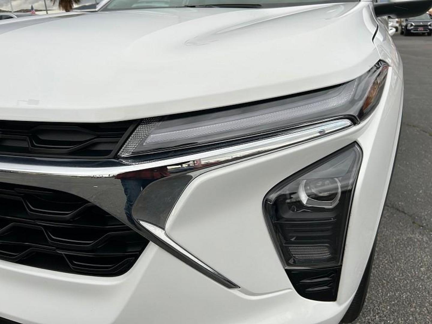 2025 WHITE Chevrolet Trax (KL77LHEP0SC) with an 3-Cyl Turbo 1.2 Liter engine, Automatic transmission, located at 412 Auto Vista Drive, Palmdale, CA, 93551, (661) 945-0620, 34.592636, -118.136681 - Photo#18