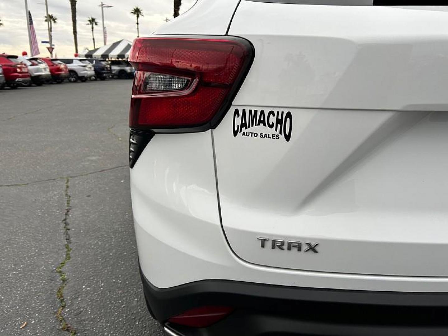 2025 WHITE Chevrolet Trax (KL77LHEP0SC) with an 3-Cyl Turbo 1.2 Liter engine, Automatic transmission, located at 412 Auto Vista Drive, Palmdale, CA, 93551, (661) 945-0620, 34.592636, -118.136681 - Photo#19