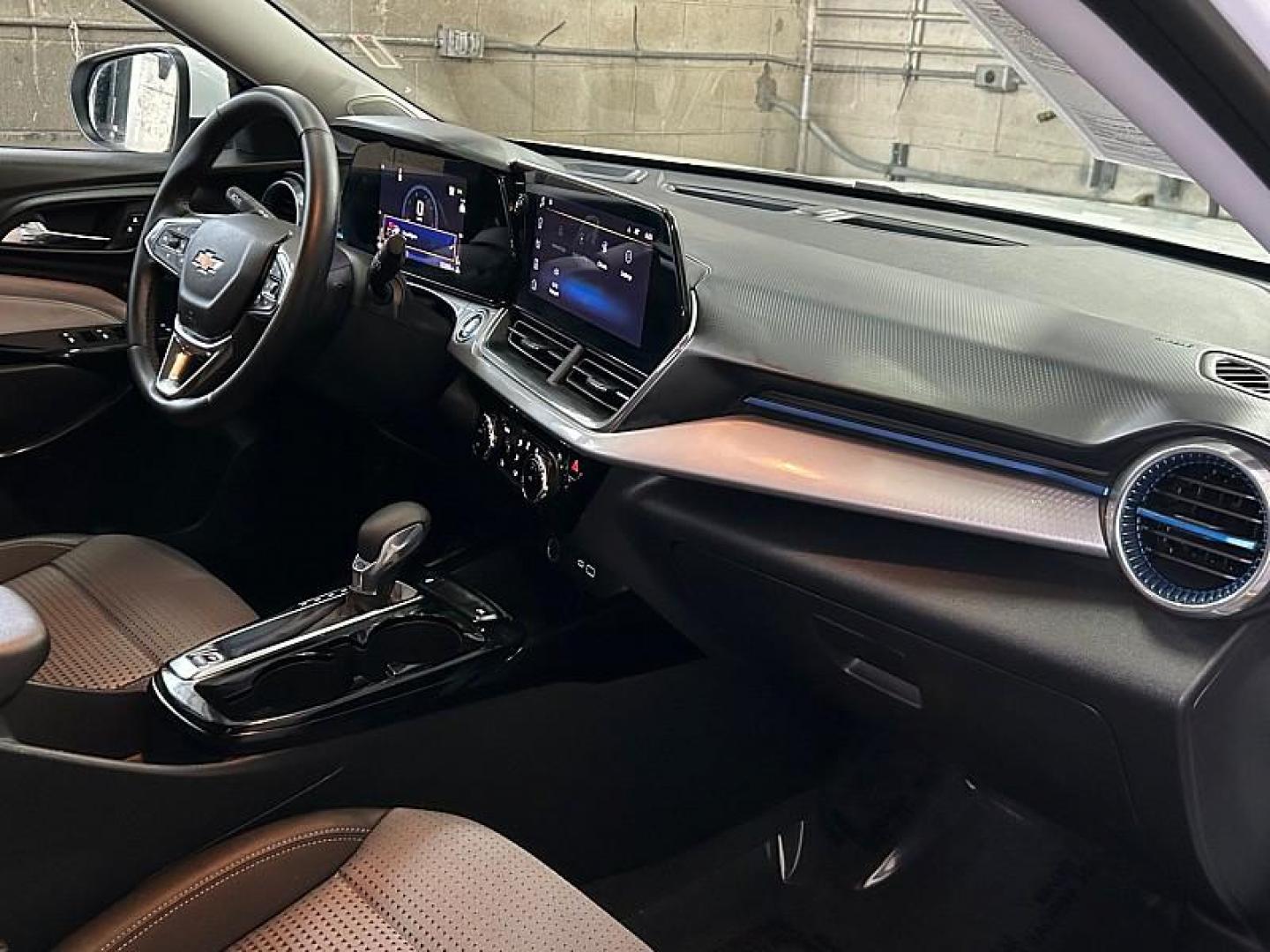 2025 WHITE Chevrolet Trax (KL77LHEP0SC) with an 3-Cyl Turbo 1.2 Liter engine, Automatic transmission, located at 412 Auto Vista Drive, Palmdale, CA, 93551, (661) 945-0620, 34.592636, -118.136681 - Photo#30