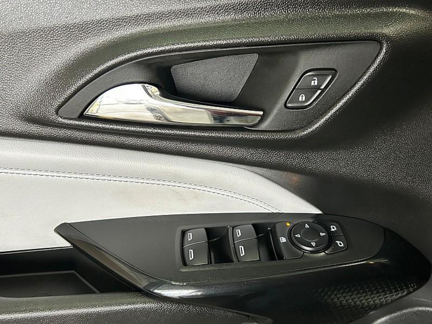 2025 WHITE Chevrolet Trax (KL77LHEP0SC) with an 3-Cyl Turbo 1.2 Liter engine, Automatic transmission, located at 412 Auto Vista Drive, Palmdale, CA, 93551, (661) 945-0620, 34.592636, -118.136681 - Photo#31