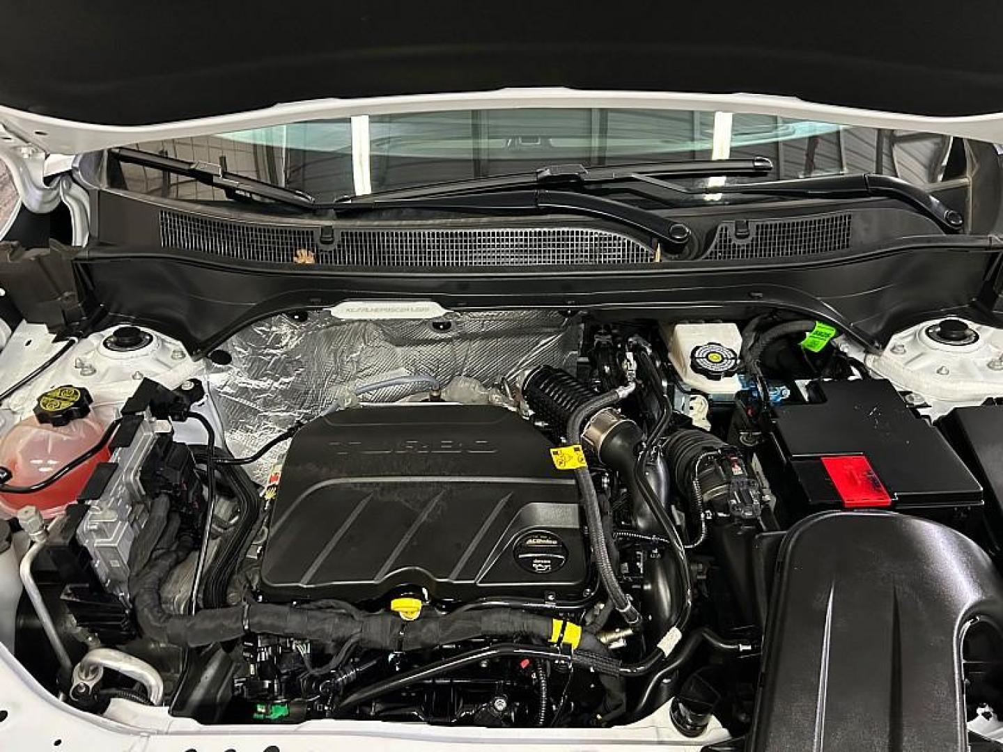 2025 WHITE Chevrolet Trax (KL77LHEP0SC) with an 3-Cyl Turbo 1.2 Liter engine, Automatic transmission, located at 412 Auto Vista Drive, Palmdale, CA, 93551, (661) 945-0620, 34.592636, -118.136681 - Photo#34