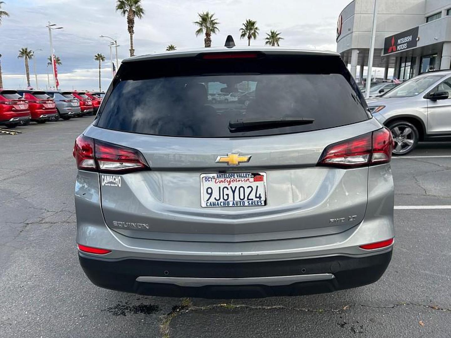 2024 SILVER Chevrolet Equinox (3GNAXUEGXRL) with an 4-Cyl Turbo 1.5 Liter engine, Automatic 6-Spd w/Overdrive transmission, located at 412 Auto Vista Drive, Palmdale, CA, 93551, (661) 945-0620, 34.592636, -118.136681 - Photo#3