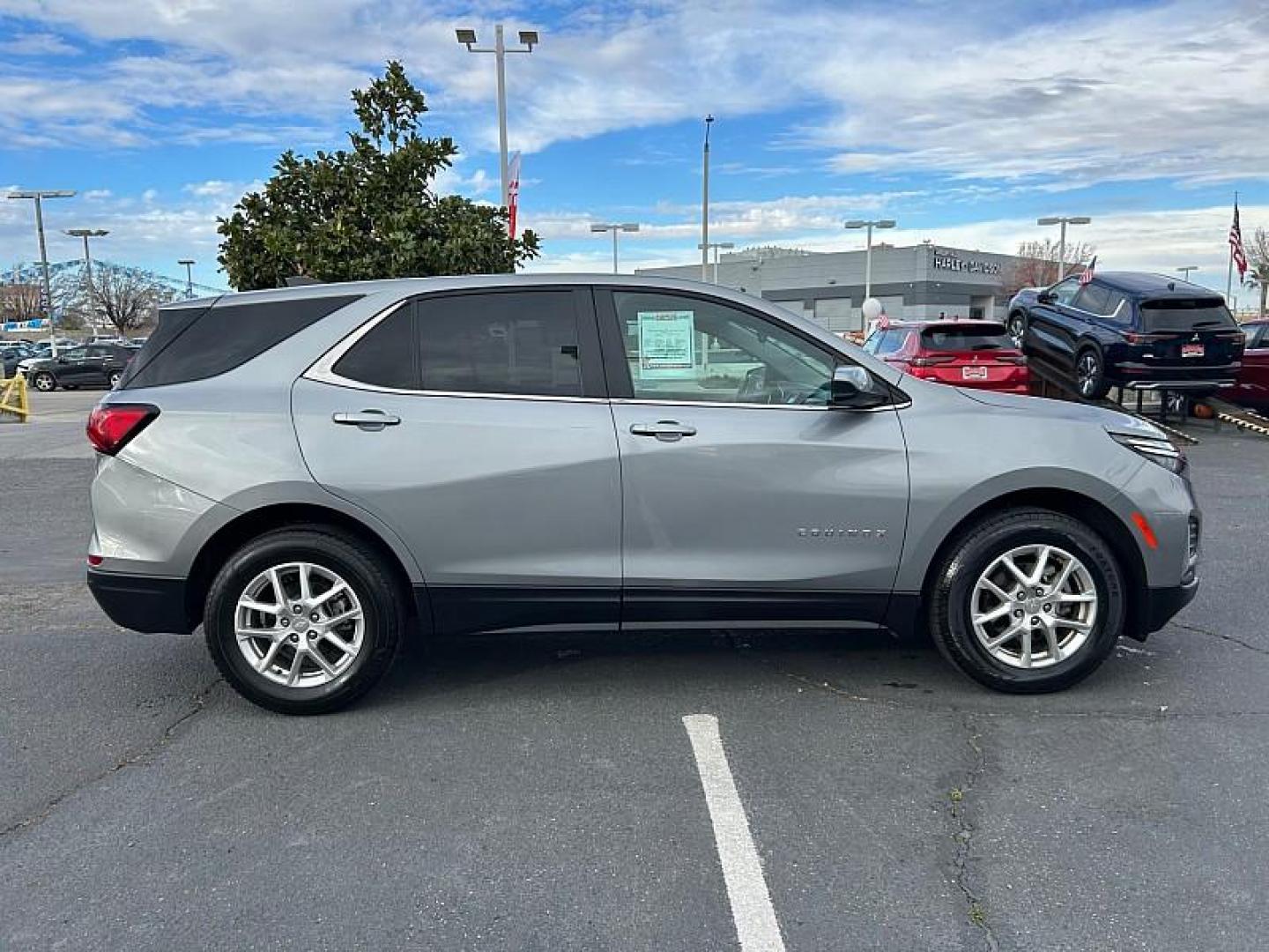 2024 SILVER Chevrolet Equinox (3GNAXUEGXRL) with an 4-Cyl Turbo 1.5 Liter engine, Automatic 6-Spd w/Overdrive transmission, located at 412 Auto Vista Drive, Palmdale, CA, 93551, (661) 945-0620, 34.592636, -118.136681 - Photo#7