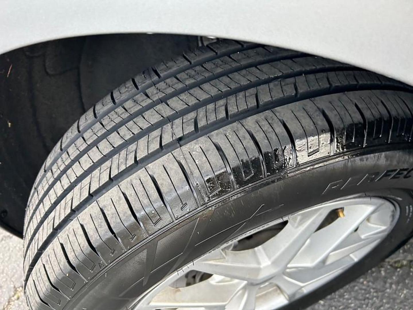 2024 SILVER Chevrolet Equinox (3GNAXUEGXRL) with an 4-Cyl Turbo 1.5 Liter engine, Automatic 6-Spd w/Overdrive transmission, located at 412 Auto Vista Drive, Palmdale, CA, 93551, (661) 945-0620, 34.592636, -118.136681 - Photo#10