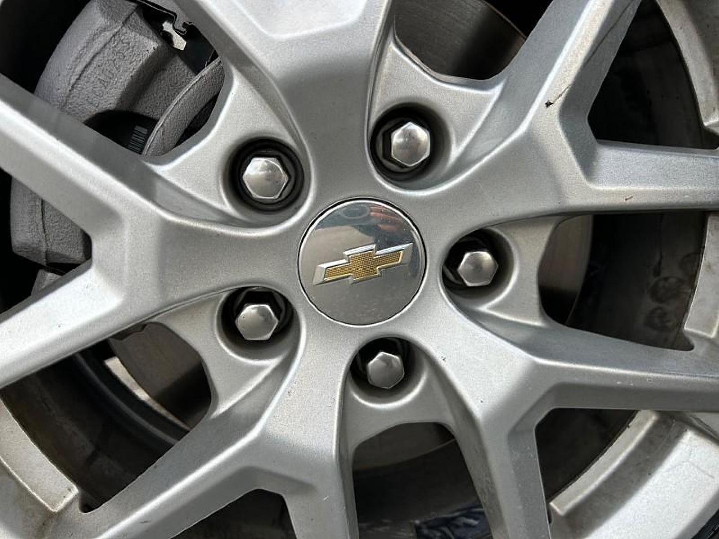 2024 SILVER Chevrolet Equinox (3GNAXUEGXRL) with an 4-Cyl Turbo 1.5 Liter engine, Automatic 6-Spd w/Overdrive transmission, located at 412 Auto Vista Drive, Palmdale, CA, 93551, (661) 945-0620, 34.592636, -118.136681 - Photo#11