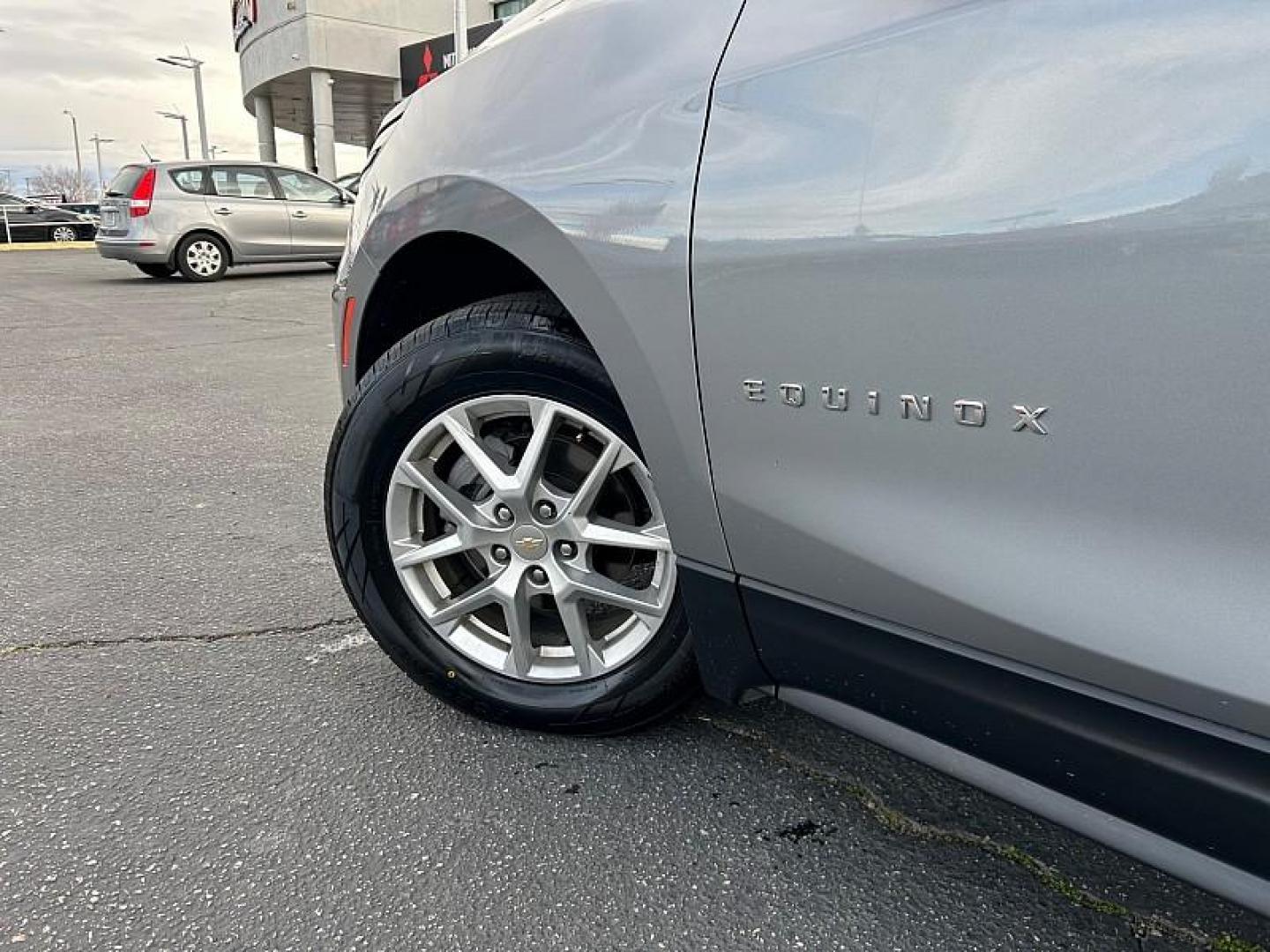 2024 SILVER Chevrolet Equinox (3GNAXUEGXRL) with an 4-Cyl Turbo 1.5 Liter engine, Automatic 6-Spd w/Overdrive transmission, located at 412 Auto Vista Drive, Palmdale, CA, 93551, (661) 945-0620, 34.592636, -118.136681 - Photo#12