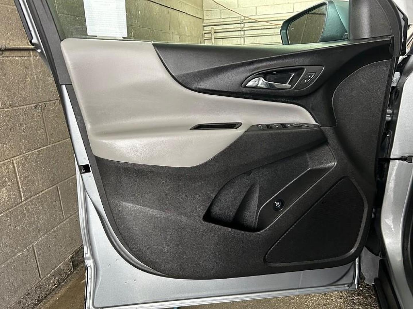 2024 SILVER Chevrolet Equinox (3GNAXUEGXRL) with an 4-Cyl Turbo 1.5 Liter engine, Automatic 6-Spd w/Overdrive transmission, located at 412 Auto Vista Drive, Palmdale, CA, 93551, (661) 945-0620, 34.592636, -118.136681 - Photo#16