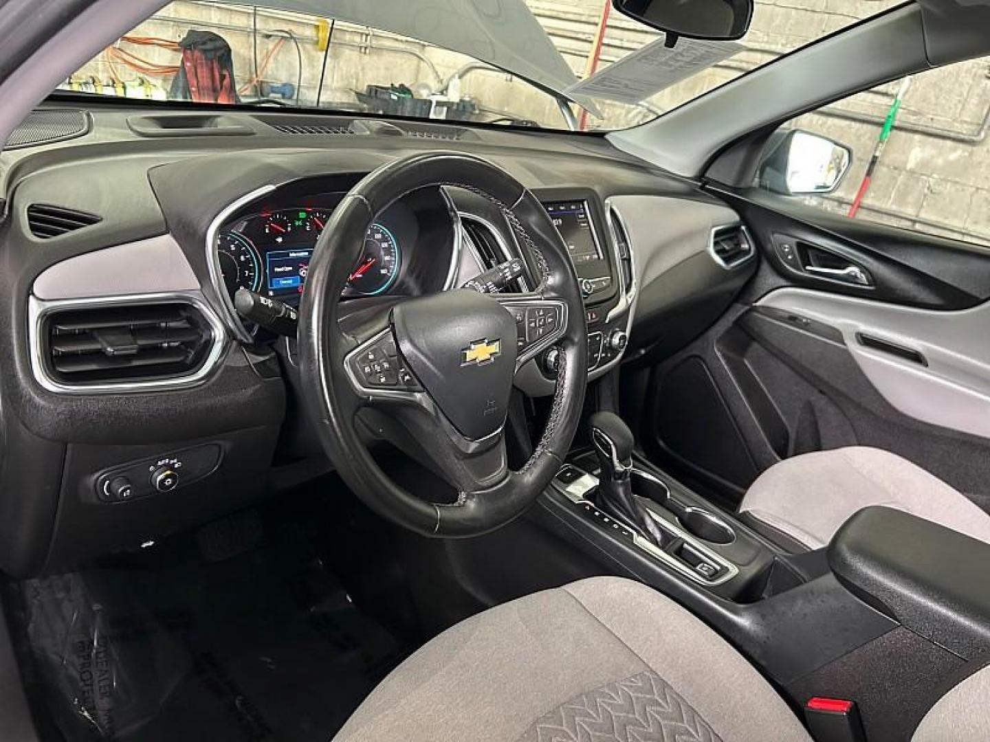 2024 SILVER Chevrolet Equinox (3GNAXUEGXRL) with an 4-Cyl Turbo 1.5 Liter engine, Automatic 6-Spd w/Overdrive transmission, located at 412 Auto Vista Drive, Palmdale, CA, 93551, (661) 945-0620, 34.592636, -118.136681 - Photo#17
