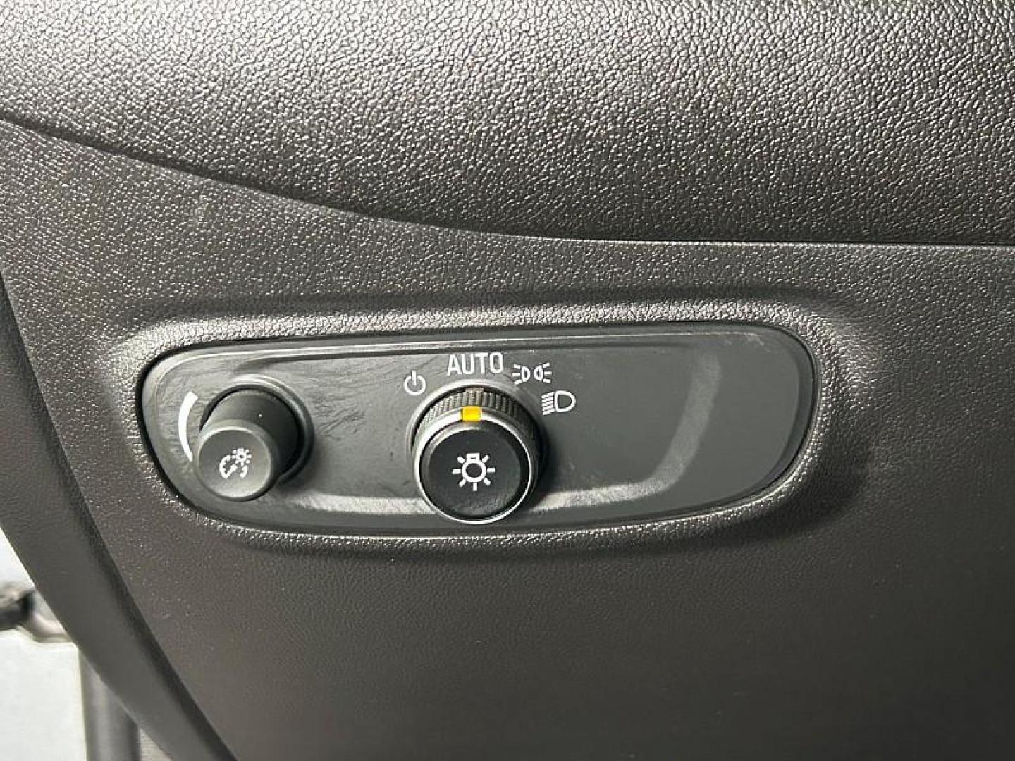 2024 SILVER Chevrolet Equinox (3GNAXUEGXRL) with an 4-Cyl Turbo 1.5 Liter engine, Automatic 6-Spd w/Overdrive transmission, located at 412 Auto Vista Drive, Palmdale, CA, 93551, (661) 945-0620, 34.592636, -118.136681 - Photo#30