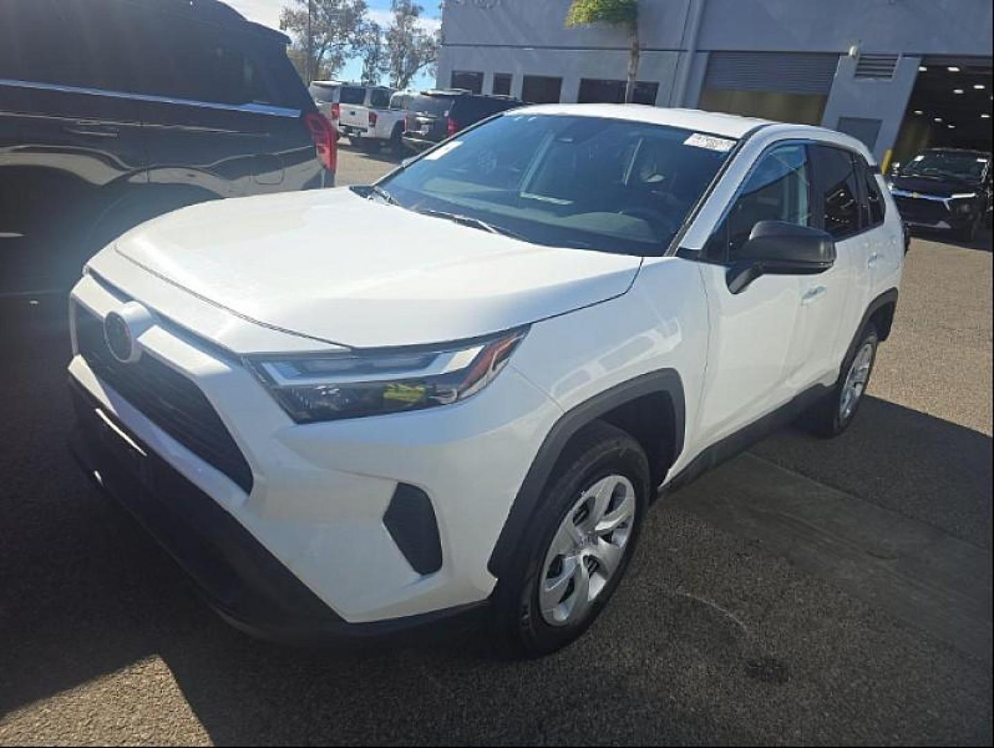 2024 WHITE Toyota RAV4 (2T3F1RFV8RC) with an 4-Cyl 2.5 Liter engine, Automatic 8-Spd w/Direct transmission, located at 412 Auto Vista Drive, Palmdale, CA, 93551, (661) 945-0620, 34.592636, -118.136681 - Photo#1