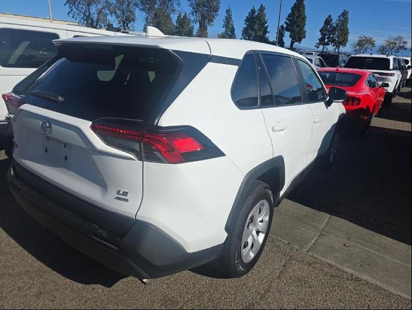 2024 WHITE Toyota RAV4 (2T3F1RFV8RC) with an 4-Cyl 2.5 Liter engine, Automatic 8-Spd w/Direct transmission, located at 412 Auto Vista Drive, Palmdale, CA, 93551, (661) 945-0620, 34.592636, -118.136681 - Photo#3