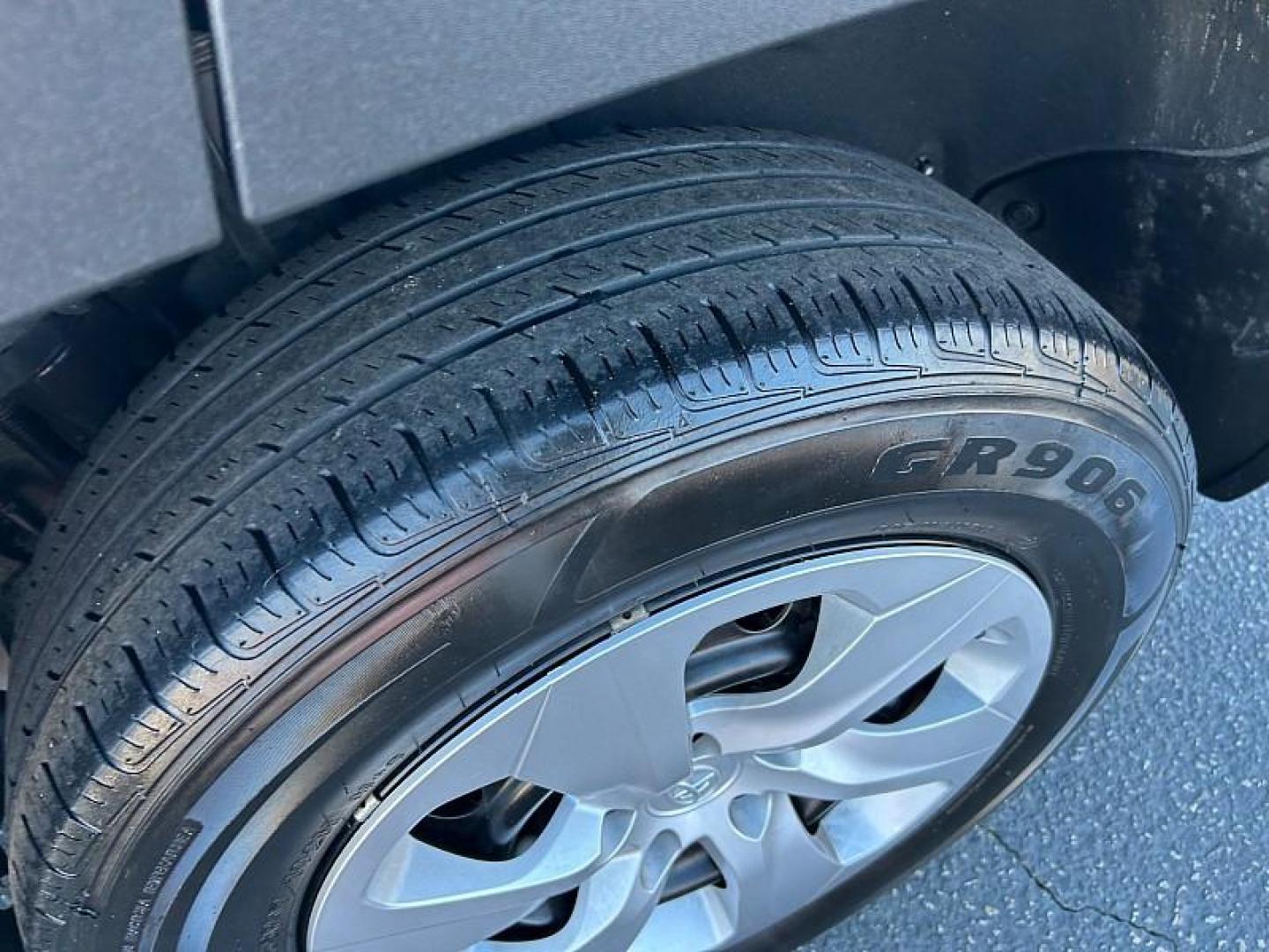 2024 WHITE Toyota RAV4 (2T3F1RFV8RC) with an 4-Cyl 2.5 Liter engine, Automatic 8-Spd w/Direct transmission, located at 412 Auto Vista Drive, Palmdale, CA, 93551, (661) 945-0620, 34.592636, -118.136681 - Photo#17