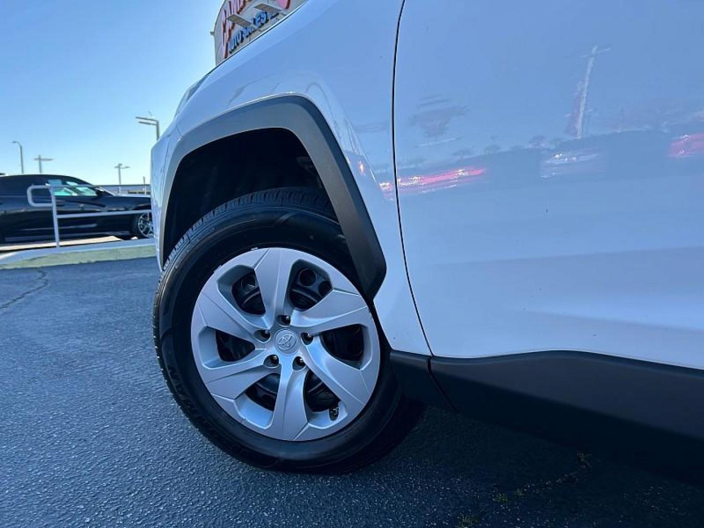2024 WHITE Toyota RAV4 (2T3F1RFV8RC) with an 4-Cyl 2.5 Liter engine, Automatic 8-Spd w/Direct transmission, located at 412 Auto Vista Drive, Palmdale, CA, 93551, (661) 945-0620, 34.592636, -118.136681 - Photo#20