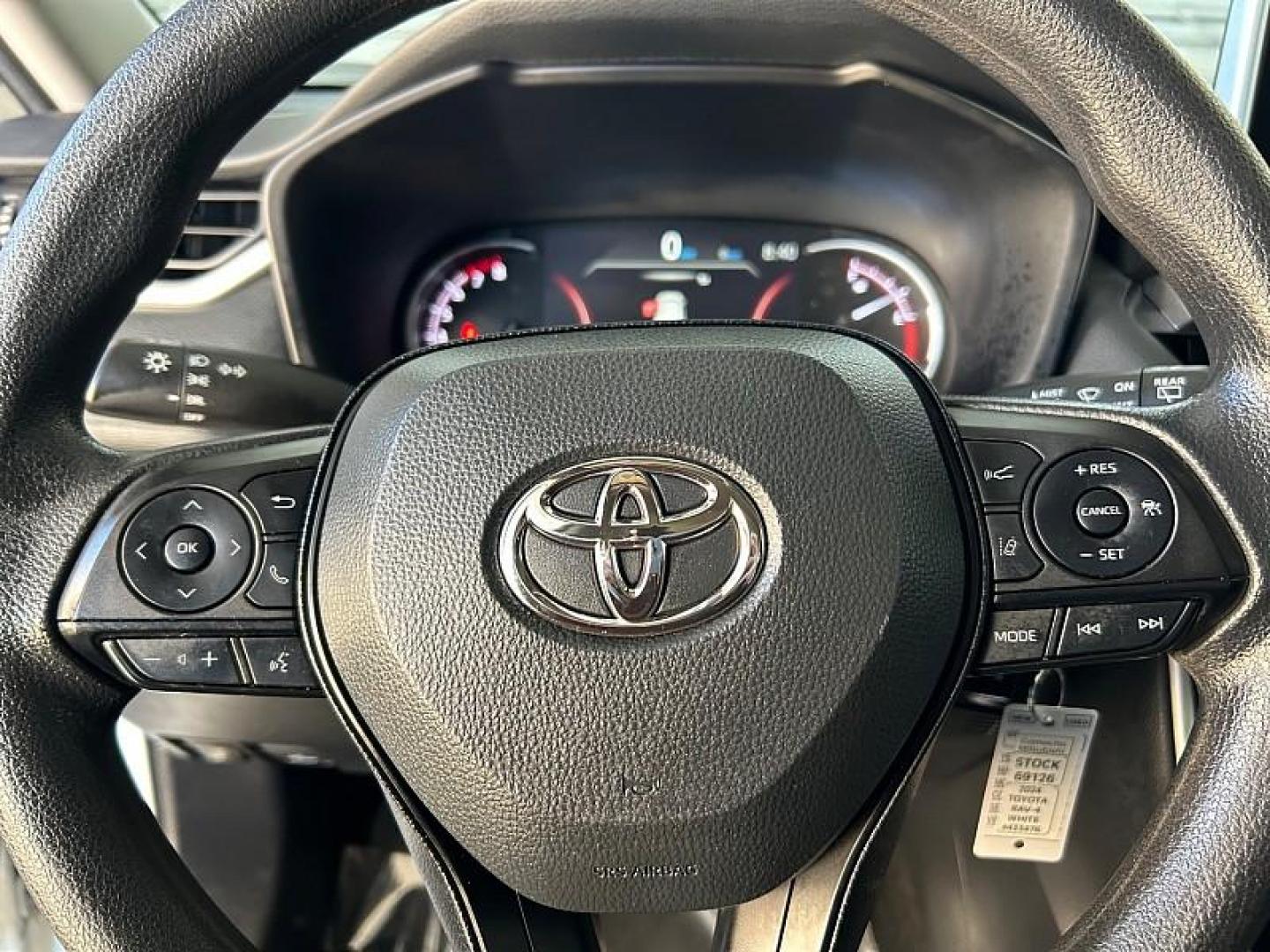 2024 WHITE Toyota RAV4 (2T3F1RFV8RC) with an 4-Cyl 2.5 Liter engine, Automatic 8-Spd w/Direct transmission, located at 412 Auto Vista Drive, Palmdale, CA, 93551, (661) 945-0620, 34.592636, -118.136681 - Photo#31