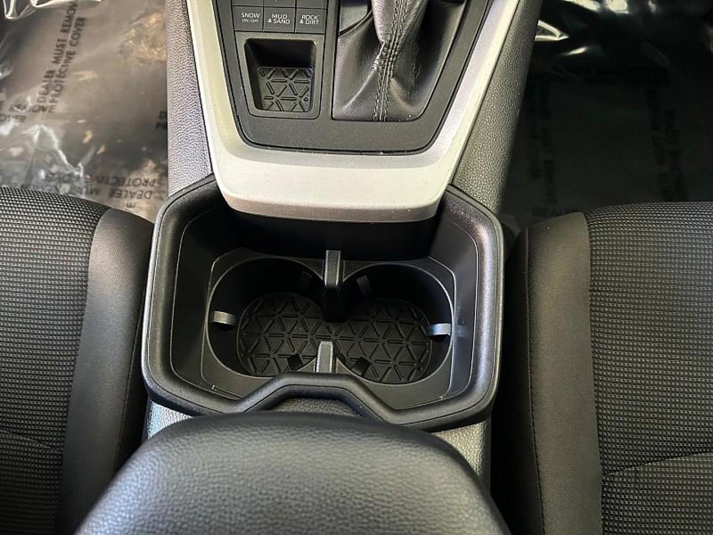 2024 WHITE Toyota RAV4 (2T3F1RFV8RC) with an 4-Cyl 2.5 Liter engine, Automatic 8-Spd w/Direct transmission, located at 412 Auto Vista Drive, Palmdale, CA, 93551, (661) 945-0620, 34.592636, -118.136681 - Photo#32