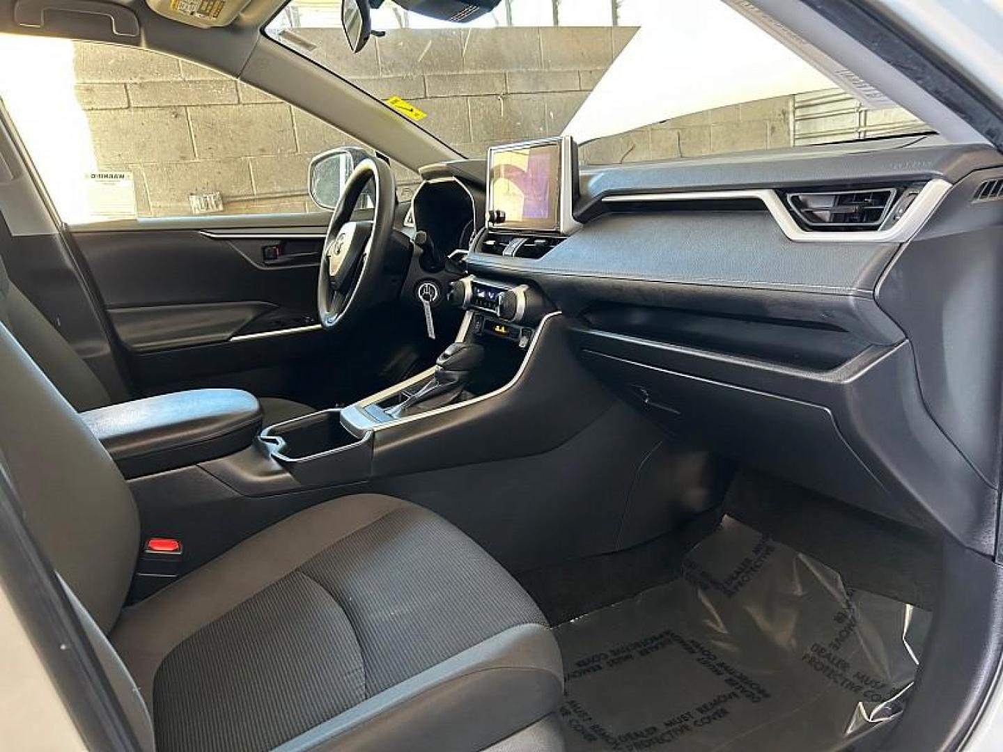 2024 WHITE Toyota RAV4 (2T3F1RFV8RC) with an 4-Cyl 2.5 Liter engine, Automatic 8-Spd w/Direct transmission, located at 412 Auto Vista Drive, Palmdale, CA, 93551, (661) 945-0620, 34.592636, -118.136681 - Photo#36