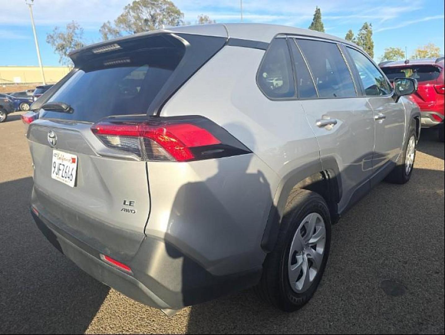 2024 SILVER Toyota RAV4 (2T3F1RFV4RW) with an 4-Cyl 2.5 Liter engine, Automatic 8-Spd w/Direct transmission, located at 412 Auto Vista Drive, Palmdale, CA, 93551, (661) 945-0620, 34.592636, -118.136681 - Photo#5