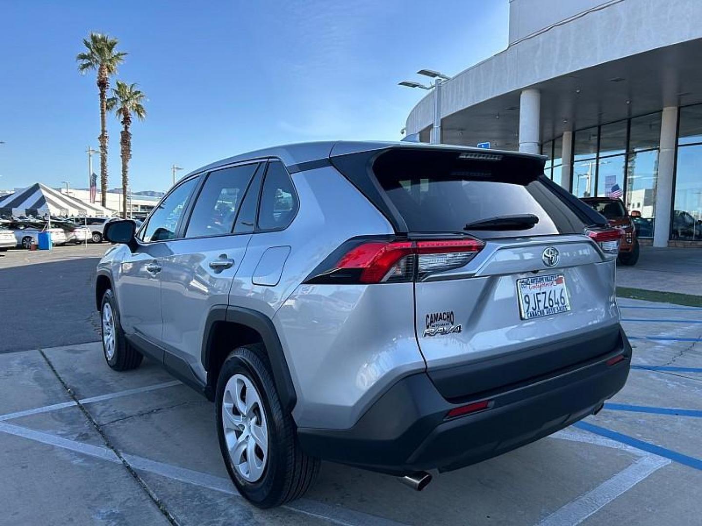 2024 SILVER Toyota RAV4 (2T3F1RFV4RW) with an 4-Cyl 2.5 Liter engine, Automatic 8-Spd w/Direct transmission, located at 412 Auto Vista Drive, Palmdale, CA, 93551, (661) 945-0620, 34.592636, -118.136681 - Photo#6