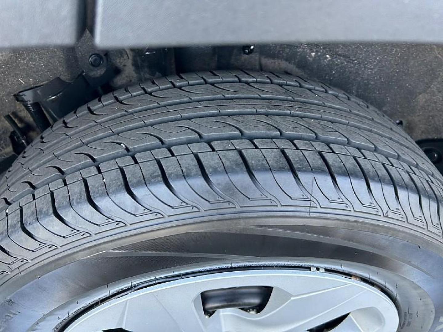 2024 SILVER Toyota RAV4 (2T3F1RFV4RW) with an 4-Cyl 2.5 Liter engine, Automatic 8-Spd w/Direct transmission, located at 412 Auto Vista Drive, Palmdale, CA, 93551, (661) 945-0620, 34.592636, -118.136681 - Photo#18