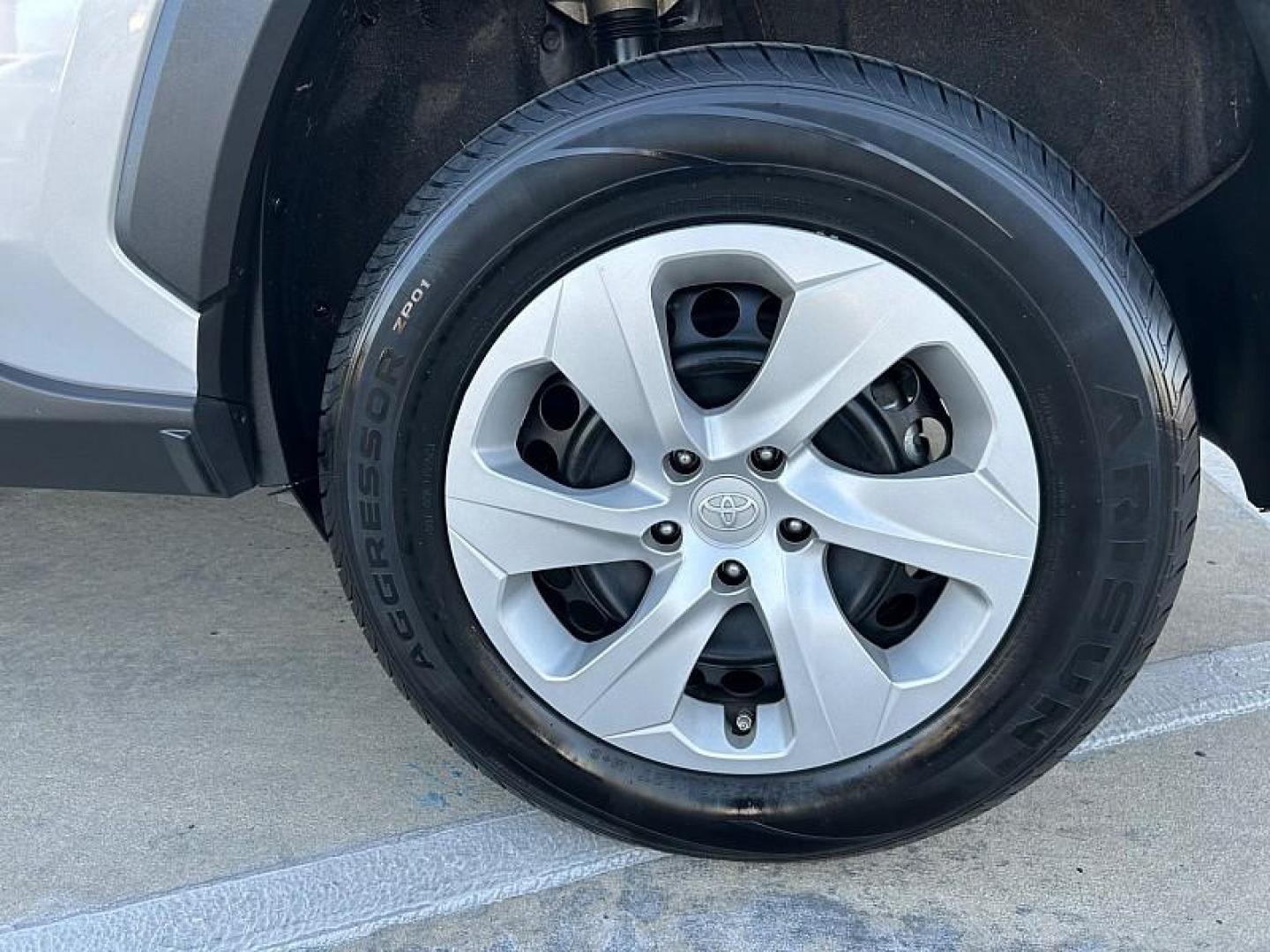 2024 SILVER Toyota RAV4 (2T3F1RFV4RW) with an 4-Cyl 2.5 Liter engine, Automatic 8-Spd w/Direct transmission, located at 412 Auto Vista Drive, Palmdale, CA, 93551, (661) 945-0620, 34.592636, -118.136681 - Photo#19