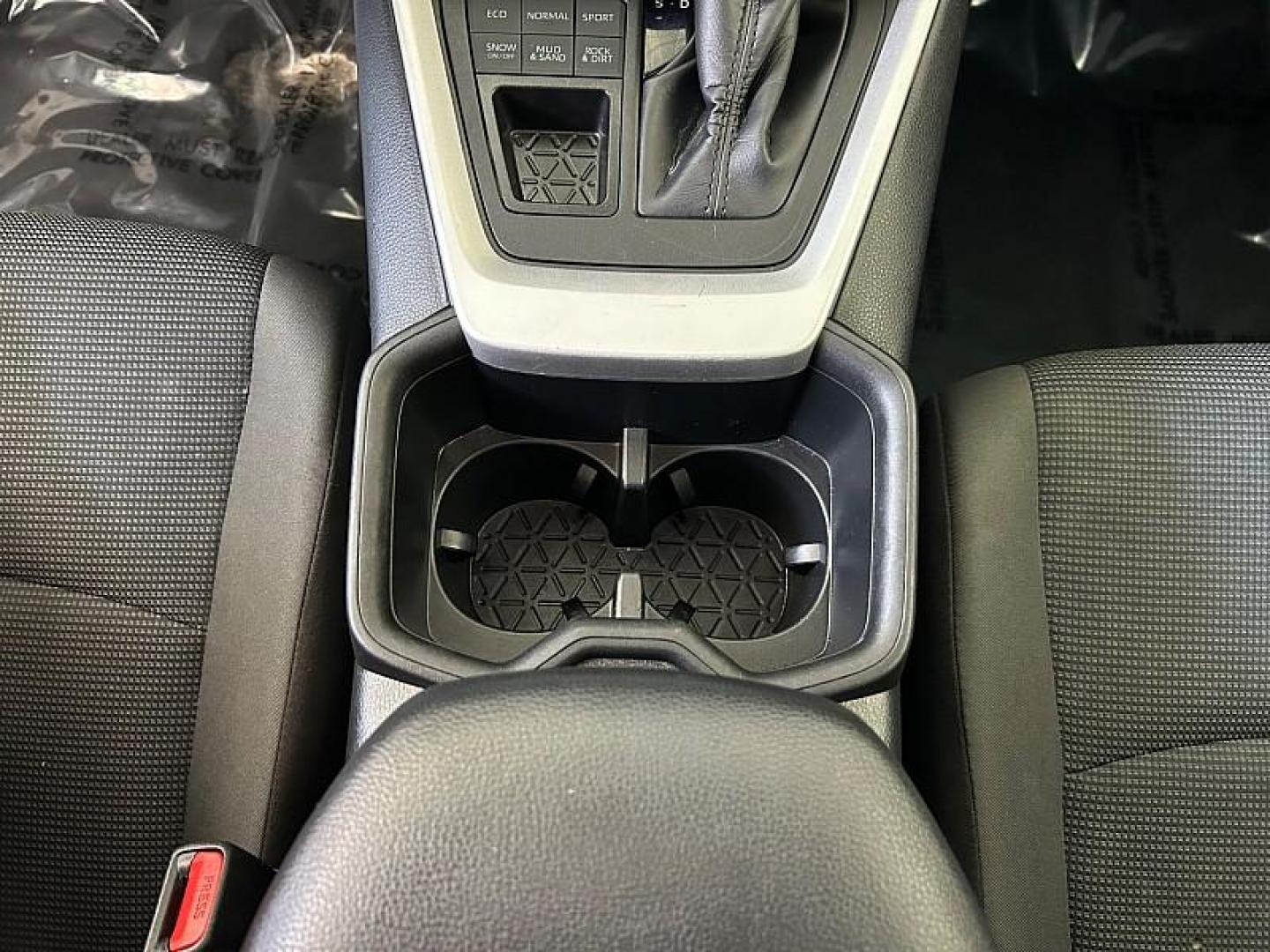 2024 SILVER Toyota RAV4 (2T3F1RFV4RW) with an 4-Cyl 2.5 Liter engine, Automatic 8-Spd w/Direct transmission, located at 412 Auto Vista Drive, Palmdale, CA, 93551, (661) 945-0620, 34.592636, -118.136681 - Photo#22