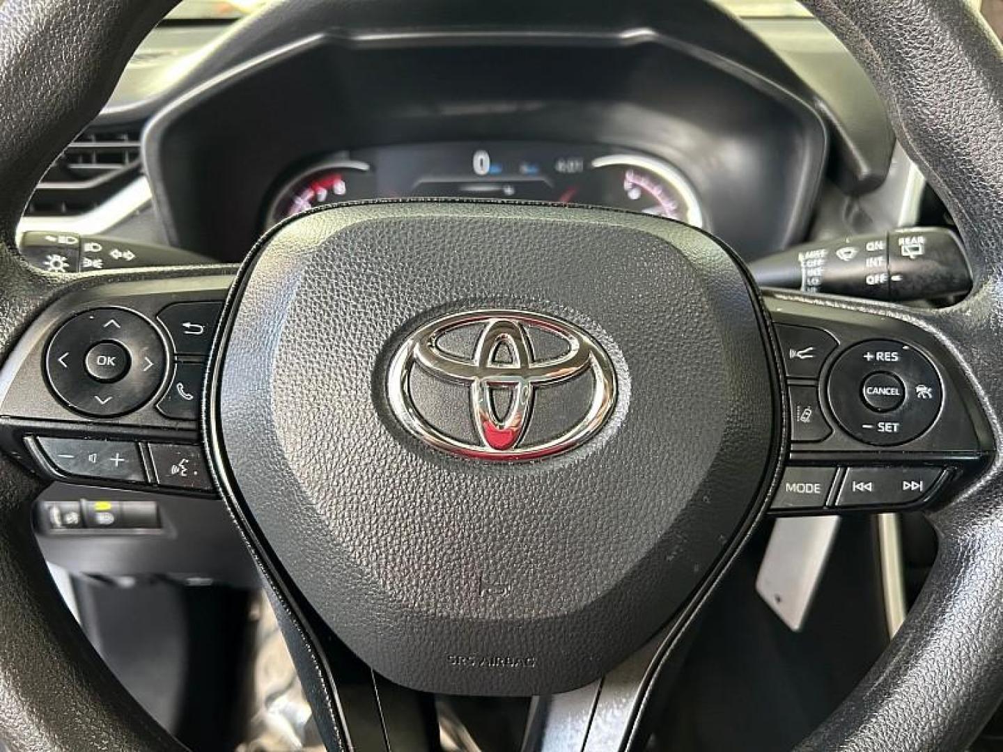 2024 SILVER Toyota RAV4 (2T3F1RFV4RW) with an 4-Cyl 2.5 Liter engine, Automatic 8-Spd w/Direct transmission, located at 412 Auto Vista Drive, Palmdale, CA, 93551, (661) 945-0620, 34.592636, -118.136681 - Photo#32