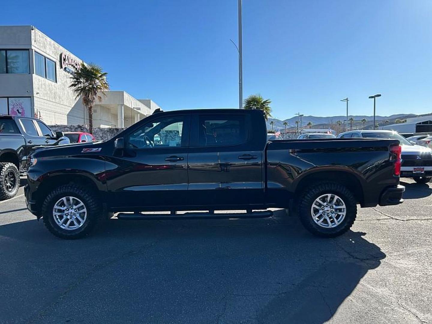 2020 BLACK Chevrolet Silverado 1500 4WD (3GCUYEED0LG) with an 8-Cyl 5.3 Liter engine, Automatic transmission, located at 412 Auto Vista Drive, Palmdale, CA, 93551, (661) 945-0620, 34.592636, -118.136681 - Photo#3