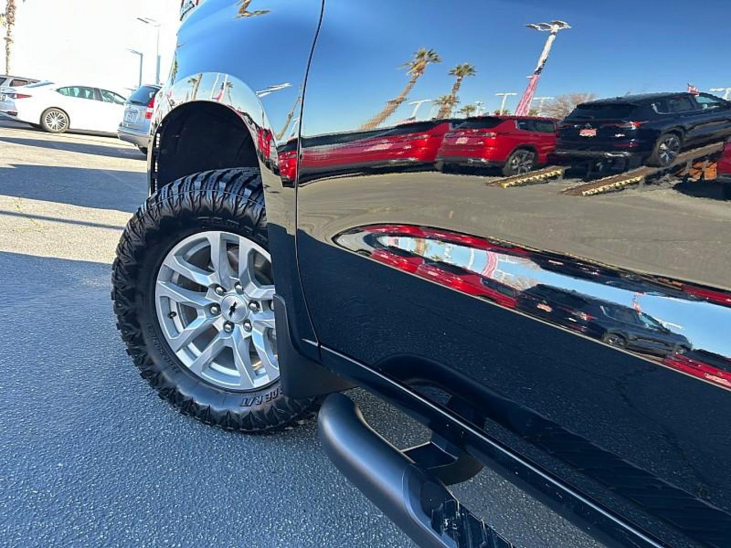 2020 BLACK Chevrolet Silverado 1500 4WD (3GCUYEED0LG) with an 8-Cyl 5.3 Liter engine, Automatic transmission, located at 412 Auto Vista Drive, Palmdale, CA, 93551, (661) 945-0620, 34.592636, -118.136681 - Photo#6