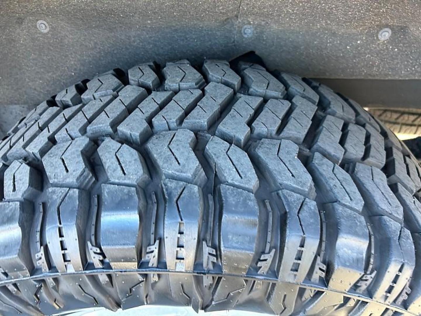 2020 BLACK Chevrolet Silverado 1500 4WD (3GCUYEED0LG) with an 8-Cyl 5.3 Liter engine, Automatic transmission, located at 412 Auto Vista Drive, Palmdale, CA, 93551, (661) 945-0620, 34.592636, -118.136681 - Photo#13