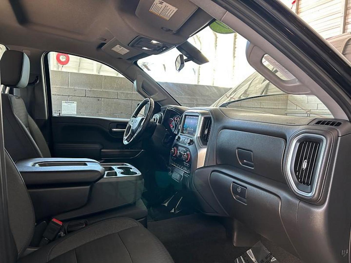 2020 BLACK Chevrolet Silverado 1500 4WD (3GCUYEED0LG) with an 8-Cyl 5.3 Liter engine, Automatic transmission, located at 412 Auto Vista Drive, Palmdale, CA, 93551, (661) 945-0620, 34.592636, -118.136681 - Photo#28