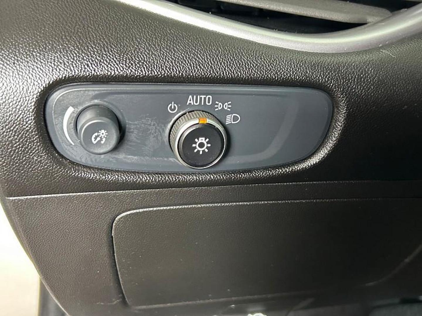 2024 GRAY Chevrolet Malibu (1G1ZD5ST9RF) with an 4-Cyl Turbo 1.5 Liter engine, Automatic CVT transmission, located at 412 Auto Vista Drive, Palmdale, CA, 93551, (661) 945-0620, 34.592636, -118.136681 - Photo#25