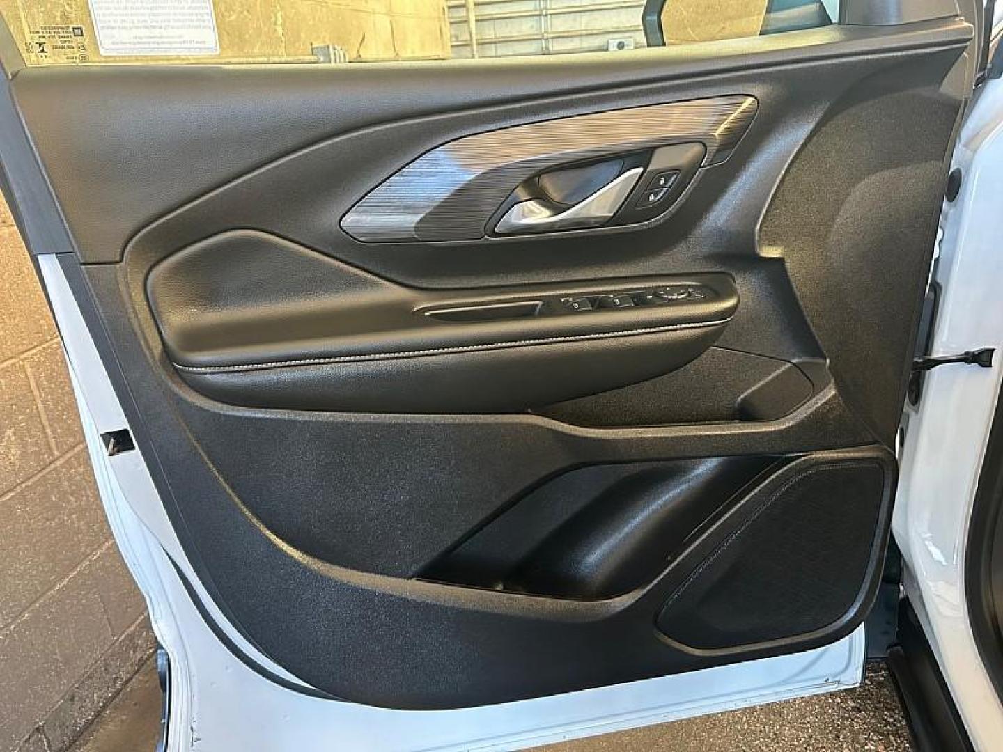 2024 WHITE GMC Terrain (3GKALMEG0RL) with an 4-Cyl Turbo 1.5 Liter engine, Automatic 9-Spd transmission, located at 412 Auto Vista Drive, Palmdale, CA, 93551, (661) 945-0620, 34.592636, -118.136681 - Photo#49