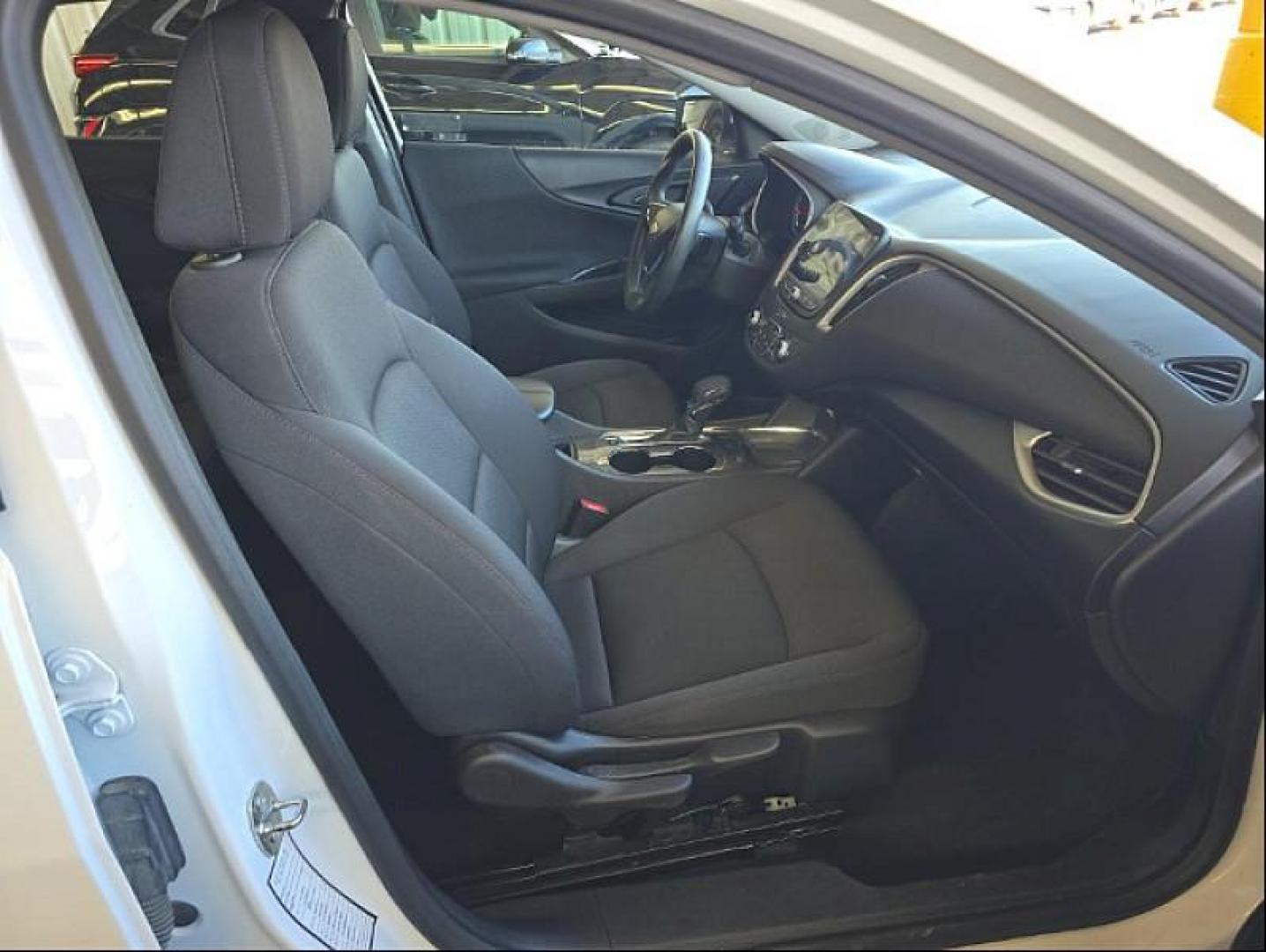 2023 WHITE Chevrolet Malibu (1G1ZD5ST7PF) with an 4-Cyl Turbo 1.5 Liter engine, Automatic CVT transmission, located at 412 Auto Vista Drive, Palmdale, CA, 93551, (661) 945-0620, 34.592636, -118.136681 - Photo#7