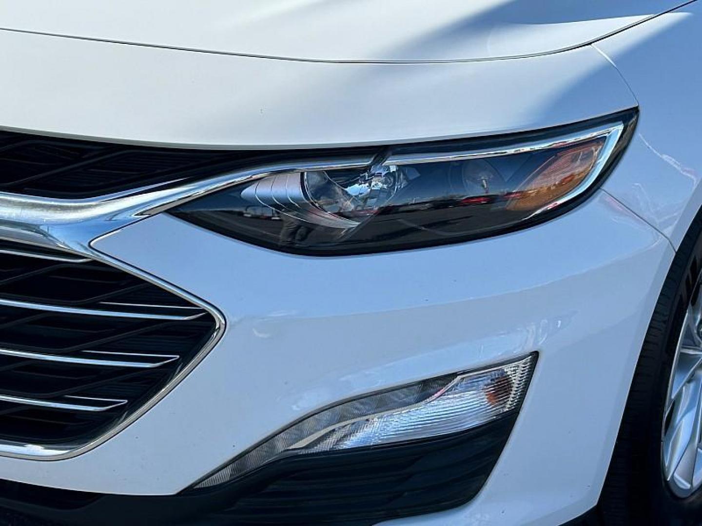 2023 WHITE Chevrolet Malibu (1G1ZD5ST7PF) with an 4-Cyl Turbo 1.5 Liter engine, Automatic CVT transmission, located at 412 Auto Vista Drive, Palmdale, CA, 93551, (661) 945-0620, 34.592636, -118.136681 - Photo#12