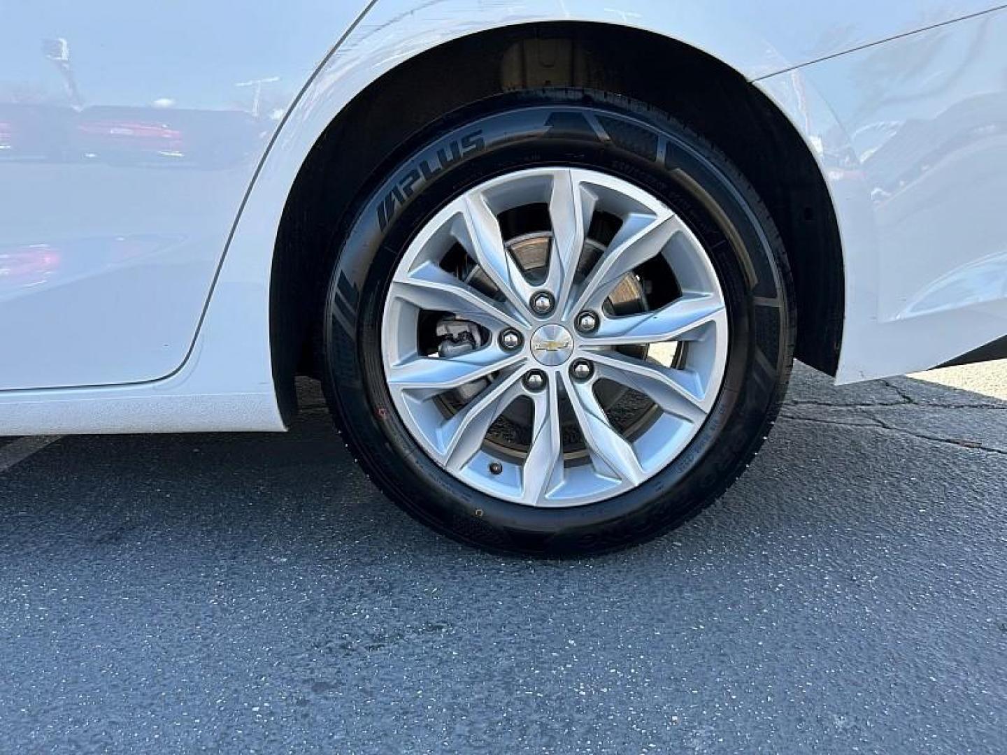 2023 WHITE Chevrolet Malibu (1G1ZD5ST7PF) with an 4-Cyl Turbo 1.5 Liter engine, Automatic CVT transmission, located at 412 Auto Vista Drive, Palmdale, CA, 93551, (661) 945-0620, 34.592636, -118.136681 - Photo#18