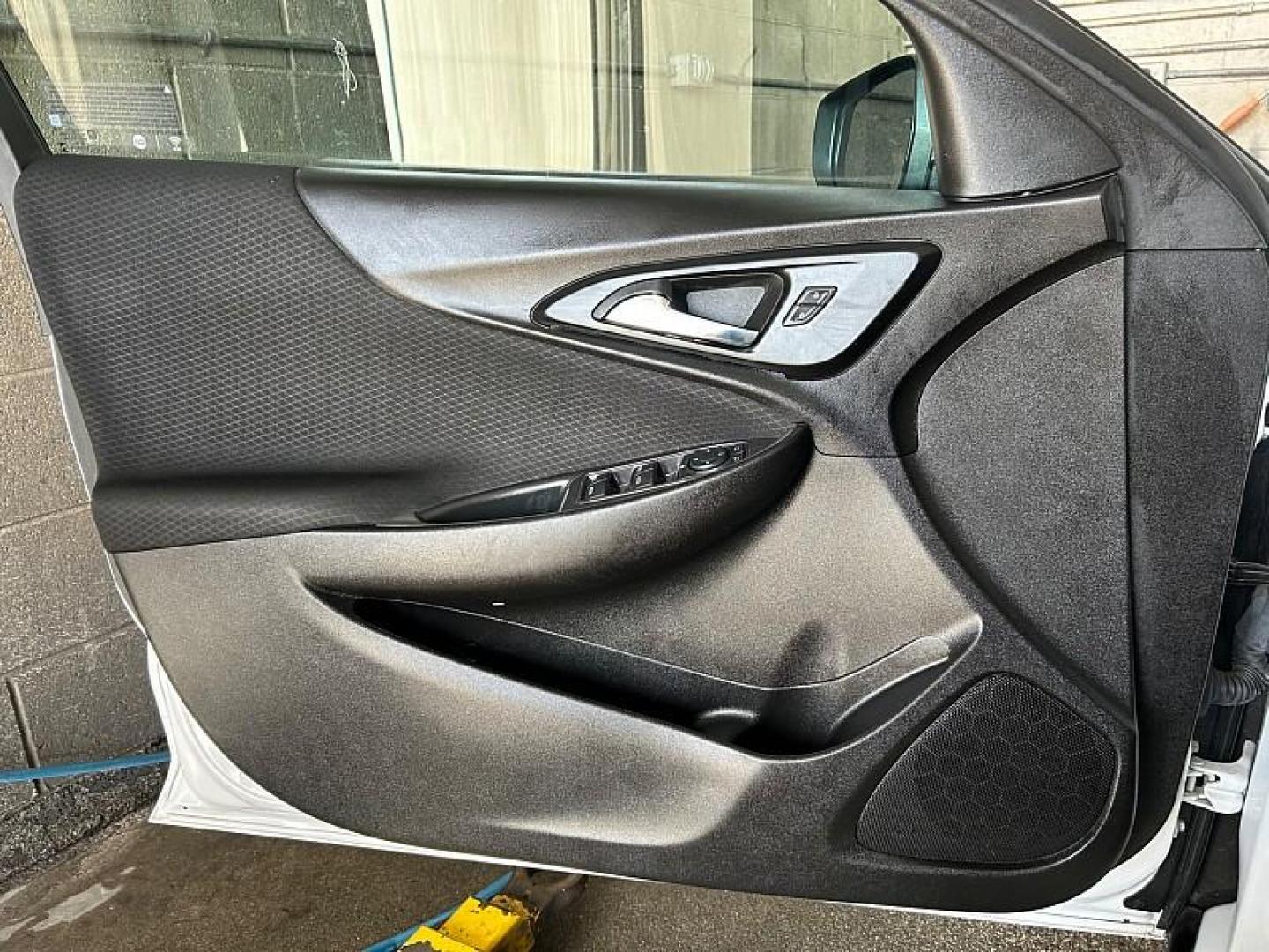 2023 WHITE Chevrolet Malibu (1G1ZD5ST7PF) with an 4-Cyl Turbo 1.5 Liter engine, Automatic CVT transmission, located at 412 Auto Vista Drive, Palmdale, CA, 93551, (661) 945-0620, 34.592636, -118.136681 - Photo#21